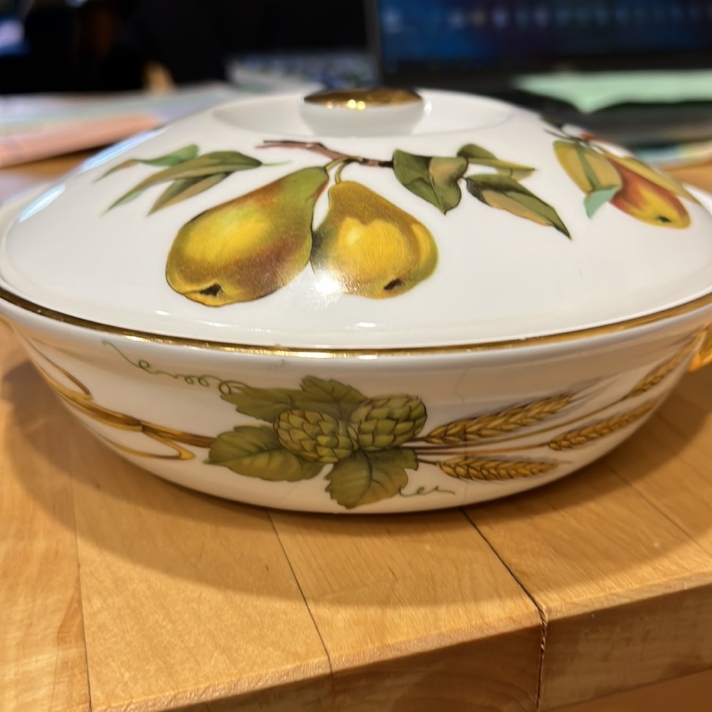 ROYAL WORCESTER Evesham Gold Trim round Casserole - Picture 2 of 13